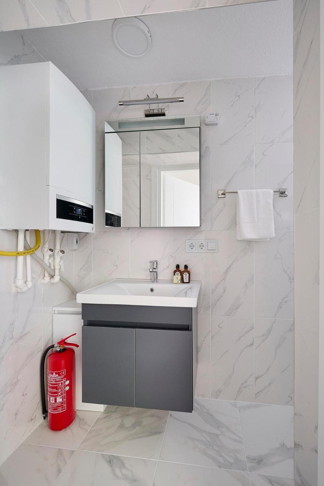 Bright Modern New 1bed1bath Hidden Gem Bebek! #78 Apartament